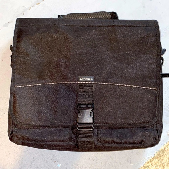 Targus 15.6 inch laptop bag - Picture 1 of 4